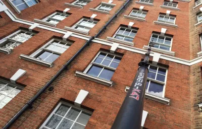 Window Cleaning by DMC Facilities Management